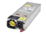 Moduł zasilacza serwerowego Supermicro 750W z wentylatorem, gniazdem IEC C14 i czerwonym uchwytem zwalniającym z boku.