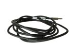 Zwinięty czarny kabel SAS z metalowymi wtyczkami na obu końcach, luzem na białym tle.
