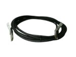Zwinięty czarny kabel SAS z metalowymi złączami QSFP+ na obu końcach, ułożony w pętlę na białym tle.