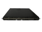 Przód switcha Enterasys z uszami montażowymi i rzędem 48 portów RJ45 oraz portami SFP+ po prawej stronie.
