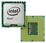 Procesor Intel Xeon widoczny z dwóch stron: górna z metalową osłoną i logo Intel, spodnia ze złotymi pinami LGA1366.