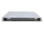 Przedni panel switcha NetApp z rzędem portów SFP+, dwoma zasilaczami po bokach i uszami montażowymi do szafy rack.