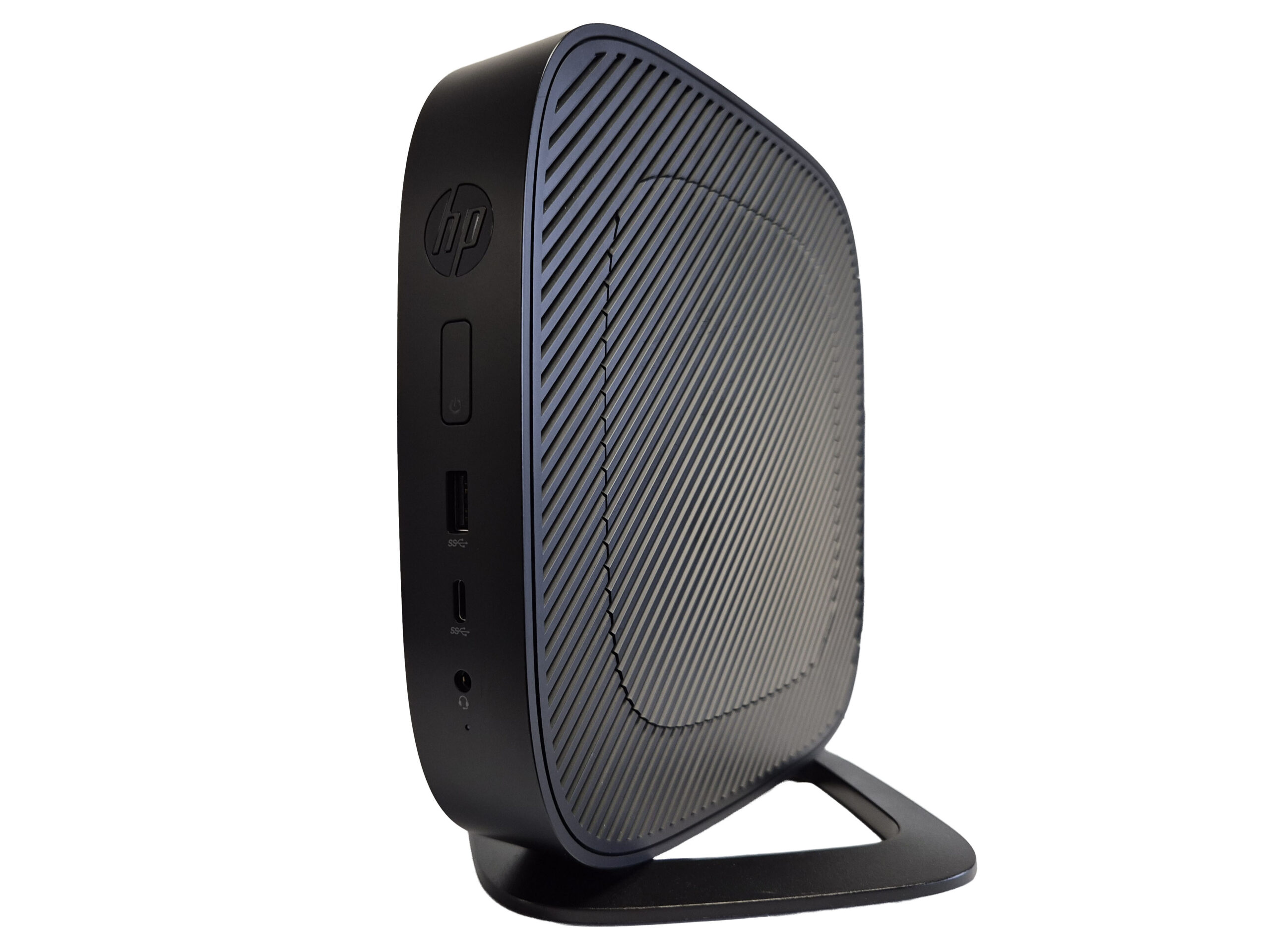 Thin client HP t530 na plastikowej podstawie, widok z boku z teksturowaną pokrywą górną i portami USB z przodu.