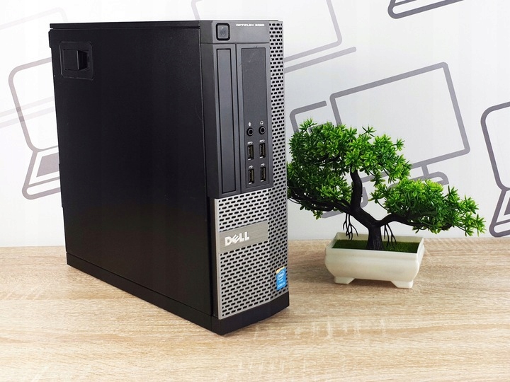 Przód komputera Dell 9020 SFF w pozycji stojącej na biurku, obok dekoracyjne drzewko bonsai.