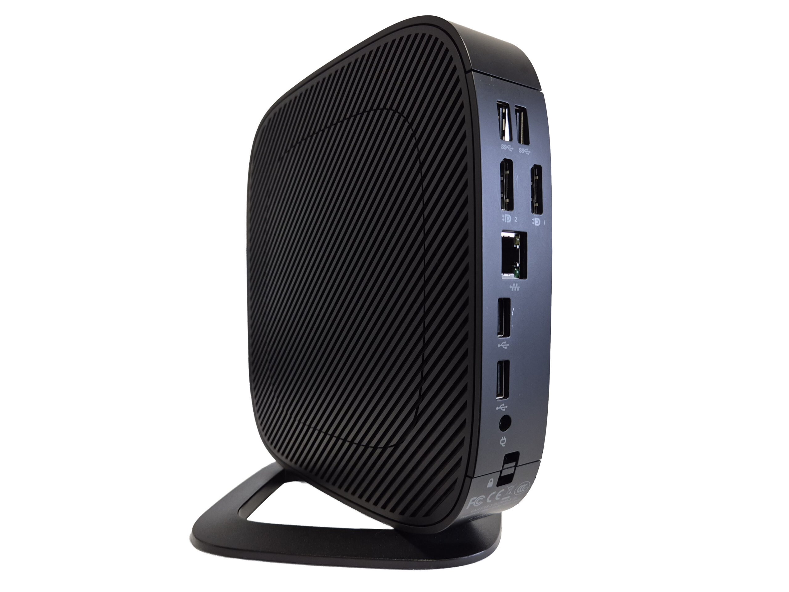 Terminal HP t530 na podstawce, widok z boku na porty USB, sieciowy i audio oraz teksturowaną obudowę.