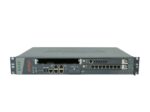 Przedni panel bramki Avaya G430 z modułami i portami RJ45 oraz uszami montażowymi do szafy rack.