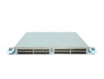 Przód modułu Juniper EX9200-40F-M z licznymi portami SFP w rzędach i uszami montażowymi po bokach.
