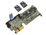 Moduł IDSDM Dell na płytce z widocznym gniazdem krawędziowym, obok dwie karty SD 32GB z etykietami.