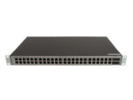 Przód switcha HPE OfficeConnect z rzędem 48 portów RJ45 i slotami SFP z prawej strony, uszy montażowe przykręcone do obudowy.