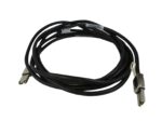 Zwinięty czarny kabel Mini-SAS z metalowymi wtyczkami na obu końcach, ułożony w pętle na białym tle.
