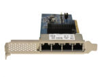 Karta sieciowa PCIe z czterema portami RJ45 i metalowym radiatorem na płycie, widok z boku pod skosem.