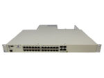 Switch Alcatel-Lucent 6850-24 pod kątem z przodu, widoczne 24 porty RJ45 i dodatkowe sloty combo SFP.