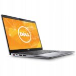 Laptop Dell Latitude otwarty pod kątem z boku, na ekranie logo Dell, widoczne porty USB-C i USB-A z lewej strony.