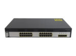 Przód switcha Cisco z dwoma rzędami portów RJ45 w żółtych obwódkach oraz slotami SFP po prawej stronie.