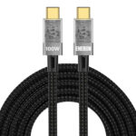 Kabel USB-C – USB-C w czarnym oplocie z przezroczystymi wtyczkami i oznaczeniem 100W na obu końcach.