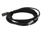 Zwinięty czarny kabel SFF-8470 z metalowymi wtyczkami na obu końcach, jedna z naklejką z opisem.