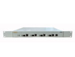 Przedni panel kontrolera WLAN Aruba 3400 z uszami montażowymi i kilkoma portami RJ45, obudowa w kolorze szarym.