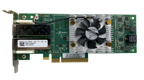 Karta HBA Dell QLogic z dwoma portami SFP+, wentylatorem chłodzącym i niskoprofilowym uchwytem, widok z góry na złocone złącze PCIe.