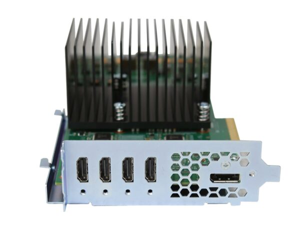 Karta graficzna Cisco z dużym radiatorem chłodzącym, na wsporniku widoczne cztery porty HDMI i jeden DisplayPort