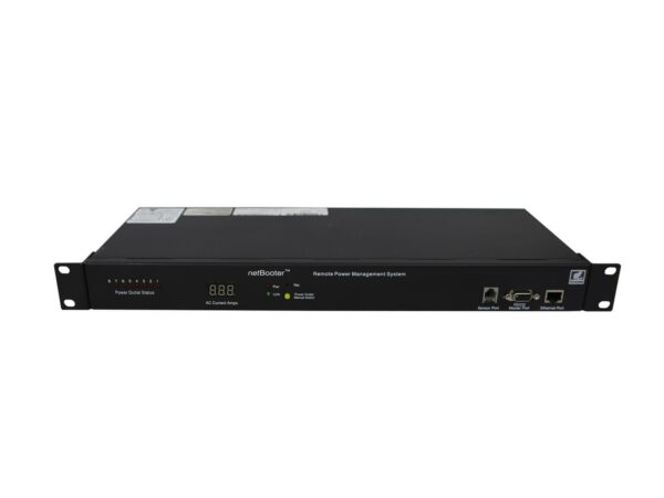 Przedni panel listwy NetBooter z wyświetlaczem LED, przyciskami sterowania i portem sieciowym RJ45, obudowa w kolorze czarnym.