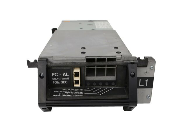 Przedni panel napędu taśmowego IBM z etykietą FC-AL Short Wave 1Gb/sec i oznaczeniem L1, obudowa z widocznymi śladami użytkowania.