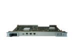 Moduł Brocade CP8 widziany z przodu, z portem światłowodowym, dwoma portami RJ45 i płytką elektroniczną na obudowie.