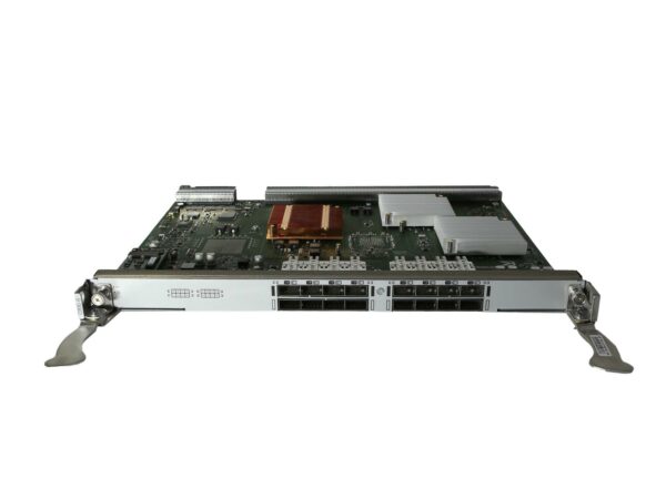 Moduł Brocade CR16-8 pod kątem z boku, widoczne rzędy portów QSFP oraz uchwyty montażowe po obu stronach karty.