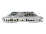 Karta modułu Cisco Route Processor z przedniego panelu, widoczne porty sieciowe, złącze konsolowe i uchwyt wysuwający.