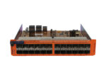 Moduł Gigamon PRT-HC0-X24 z pomarańczową obudową i widocznym rzędem 24 gniazd SFP+, ukazany od boku z odsłoniętą płytką elektroniczną od góry