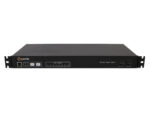 Przedni panel PDU Perle RPS820 z portem RJ45, wyświetlaczem LED i rzędem gniazd zasilających, uszy montażowe do szafy rack.