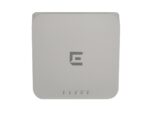 Przód access pointu Extreme Networks w białej obudowie z logo producenta i rzędem diod stanu na dole.