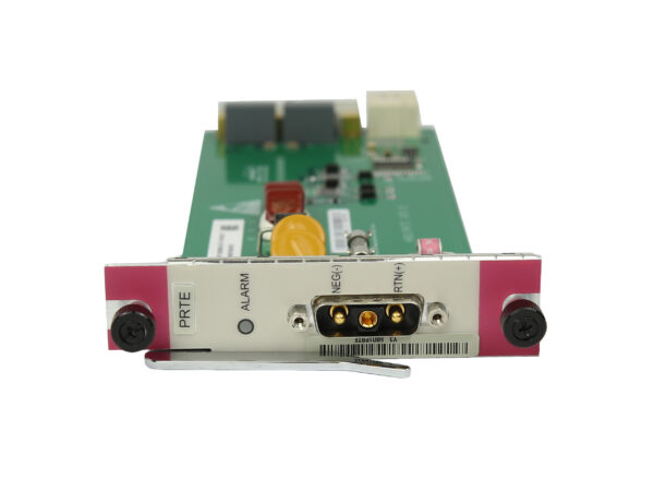 Karta Huawei H801PRTE z widoczną zieloną płytką PCB i różowym panelem czołowym z portem D-sub i diodą alarmową.