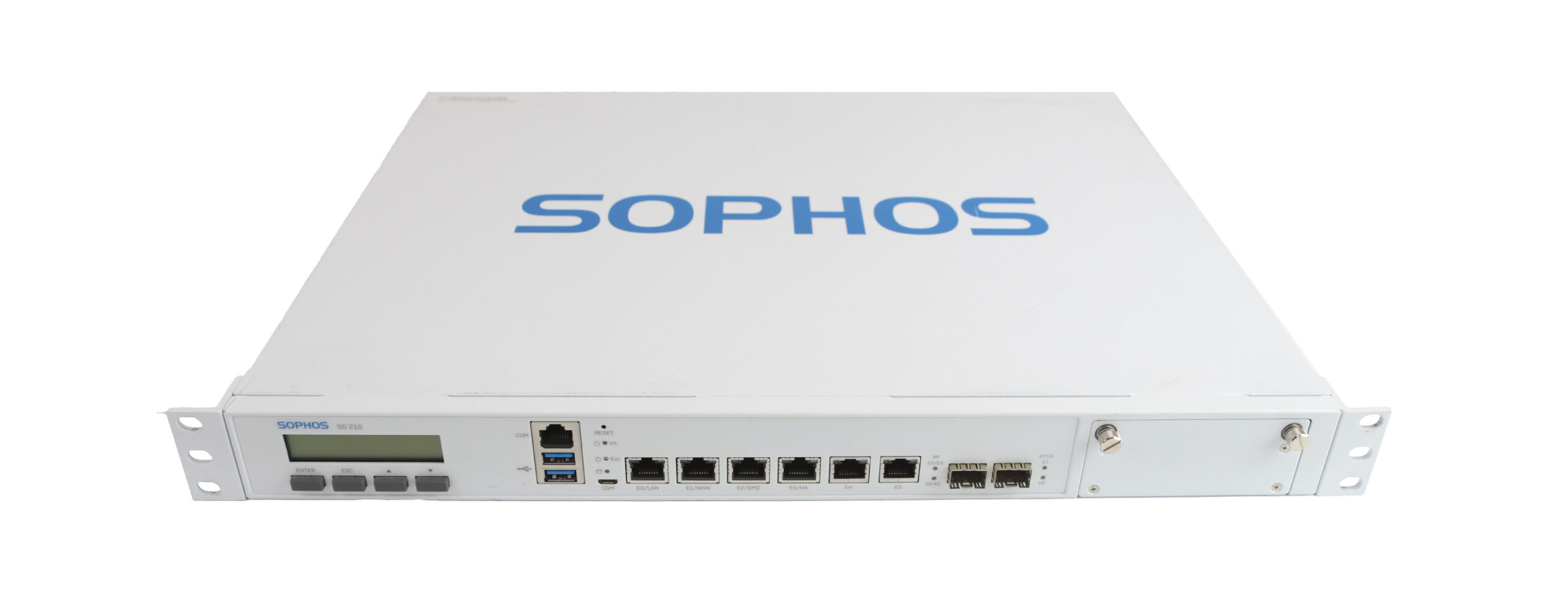 Przedni panel firewalla Sophos z wyświetlaczem LCD, portami RJ45, slotami SFP oraz uszami montażowymi rack.