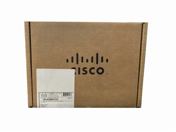Zamknięte pudełko kartonowe Cisco z logo na wieku i naklejką z informacjami na boku opakowania.