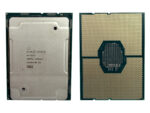 Procesor Intel Xeon W-3223 pokazany z dwóch stron: naklejka z opisem po lewej, złote styki i wyspa kontaktowa po prawej.