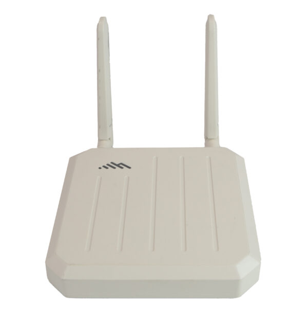 Router LTE Cradlepoint z dwiema pionowymi antenami na białej, ściętej obudowie widocznej pod niewielkim kątem.