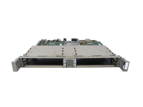 Moduł Cisco ASR1000-SIP10 od przodu z widoczną odsłoniętą płytą elektroniczną i dwiema dźwigniami montażowymi po bokach.