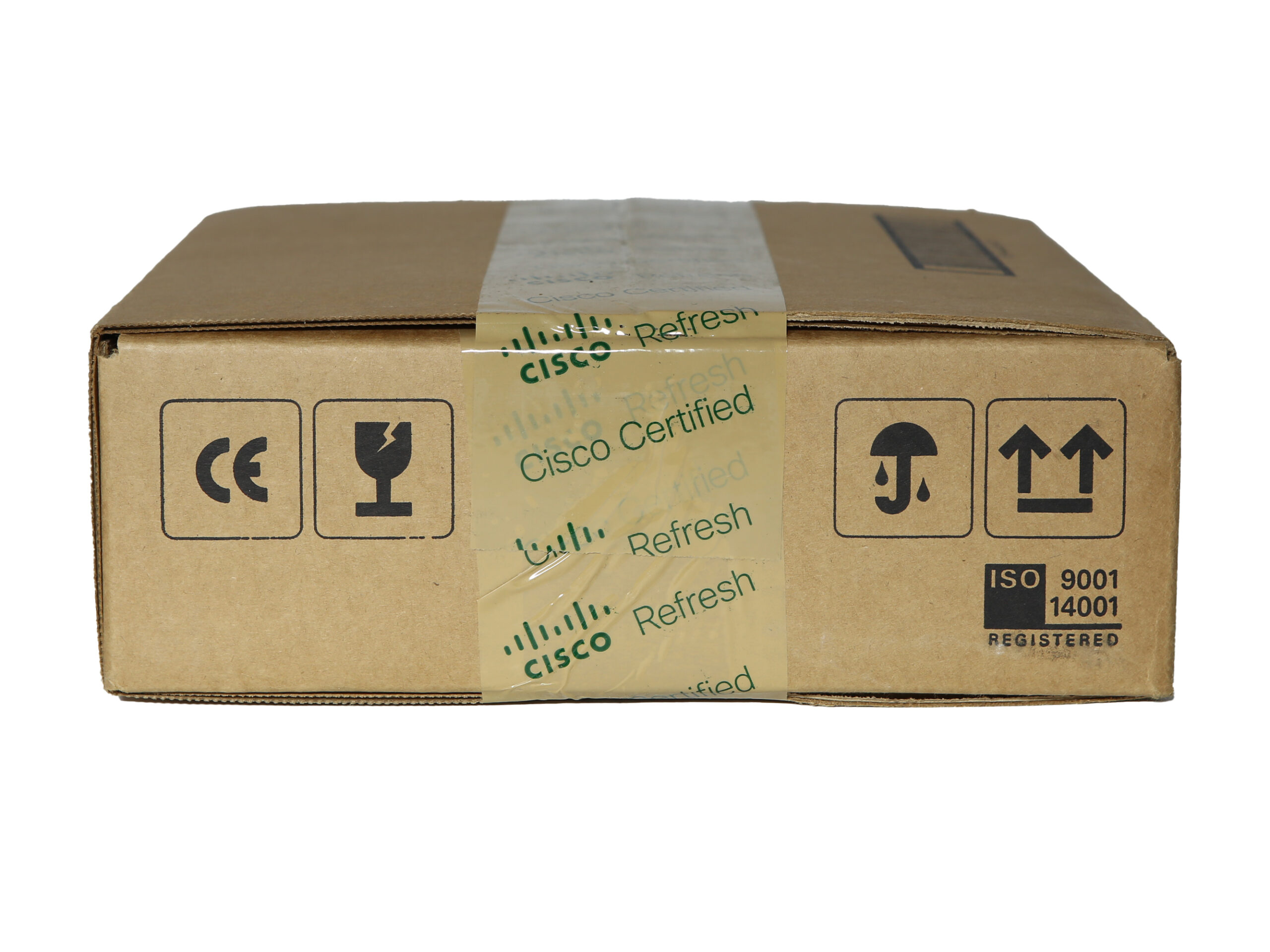 Zamknięte kartonowe pudełko z taśmą Cisco Certified Refresh i symbolami transportowymi na wieku.