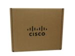 Zamknięte tekturowe pudełko z logo Cisco na wieku, opakowanie zasilacza bez widocznej zawartości.