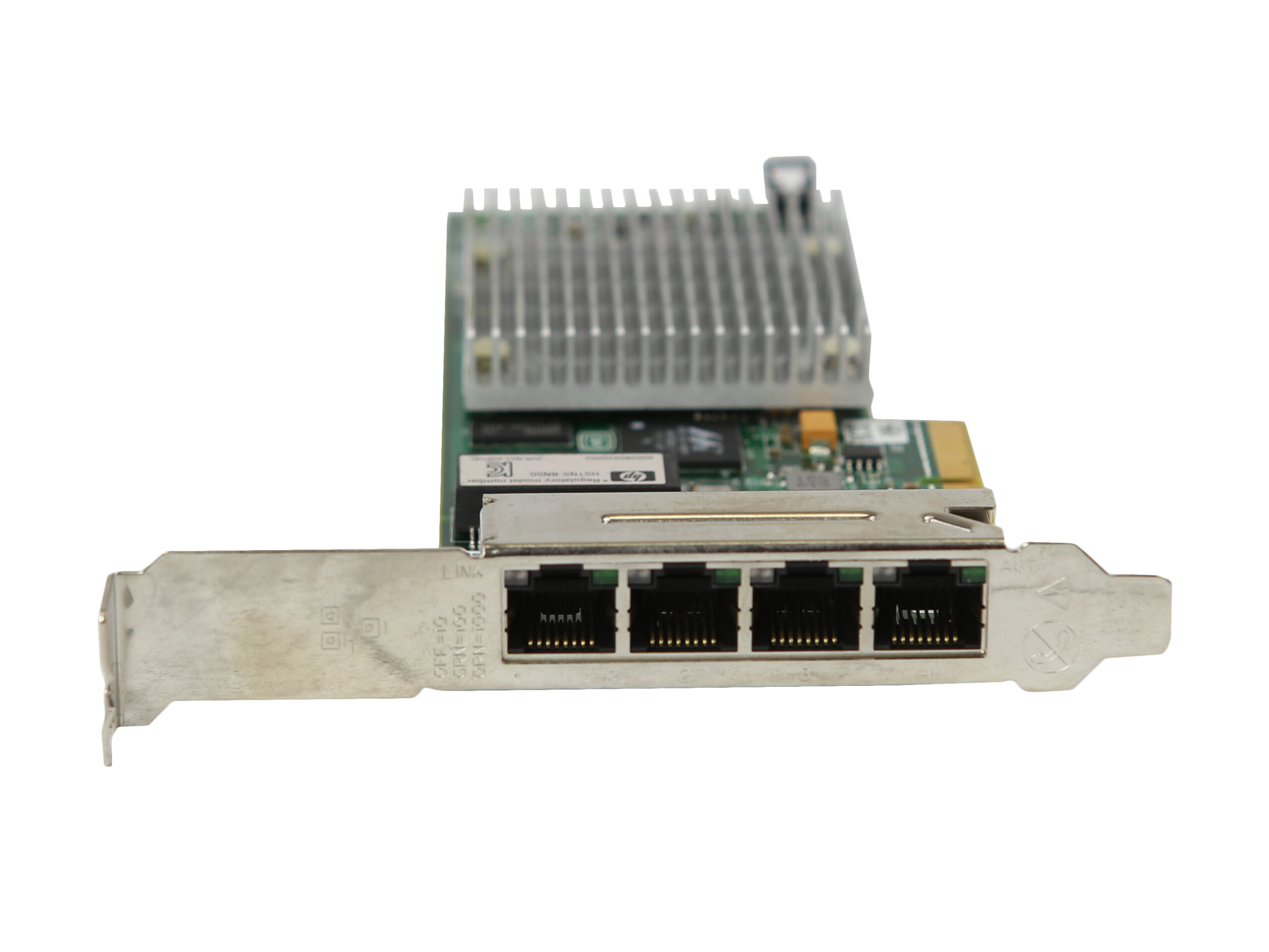 Karta sieciowa PCIe z czterema portami RJ45 i metalowym radiatorem, uchwyt profilowy w pełnym rozmiarze.