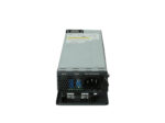 Zasilacz Cisco C3KX-PWR-350WAC pod kątem z boku, widoczne gniazdo zasilania IEC i wentylator z tyłu modułu
