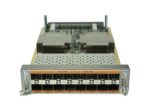 Moduł rozszerzeń Cisco z dwoma rzędami 16 portów SFP+ i widocznymi radiatorami chłodzącymi na płycie.