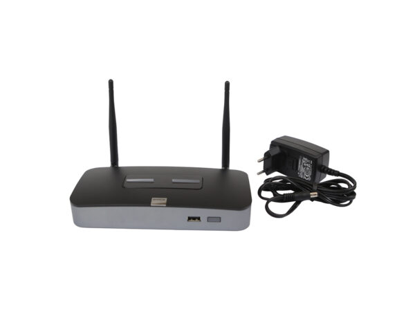 Baza ClickShare z dwiema antenami Wi-Fi oraz dołączony zasilacz sieciowy z czarnym kablem obok.