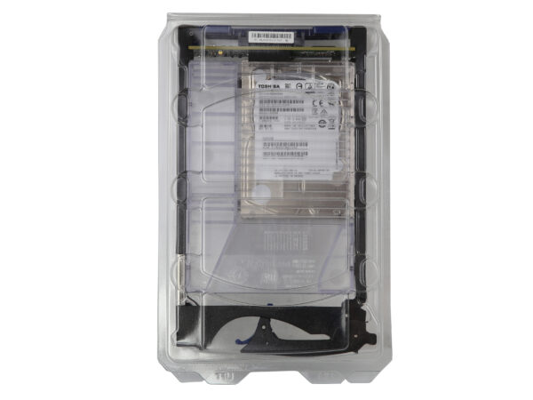 Dysk twardy Toshiba w ramce montażowej Dell, zapakowany w przezroczyste plastikowe opakowanie ochronne.