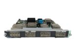 Karta modułu Cisco z widoku od przodu, z widocznymi rzędami portów SFP+ w metalowej obudowie.