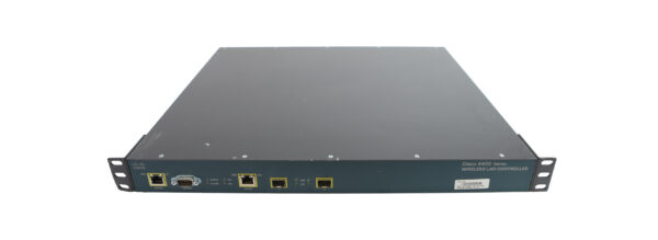Przedni panel kontrolera Cisco AIR-WLC4402 w obudowie rack z widocznymi portami sieciowymi i uszami montażowymi.