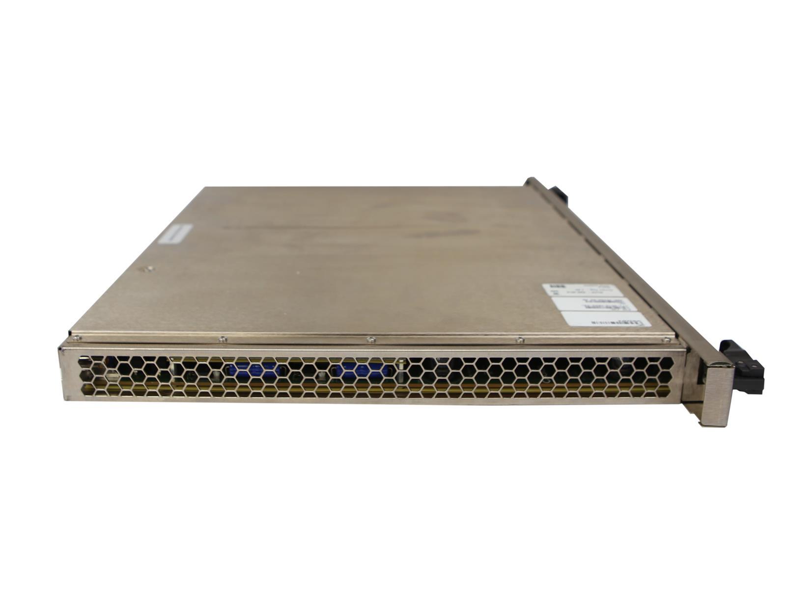 Moduł Cisco MSE do szafy rack z perforowanym panelem wentylacyjnym z przodu i uchwytem montażowym z boku