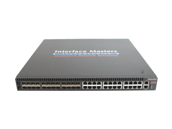 Przód switcha Interface Masters Niagara 2924-24TG z rzędami portów SFP+ i RJ45, obudowa w dobrym stanie.