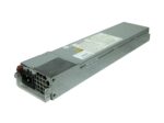 Moduł zasilacza serwerowego z boku, widoczne gniazdo IEC oraz złącze zasilania na przedniej krawędzi, metalowa obudowa z etykietą znamionową.