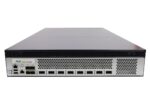 Przedni panel kontrolera A10 AX 5100 z rzędem portów sieciowych i slotów SFP w obudowie rack
